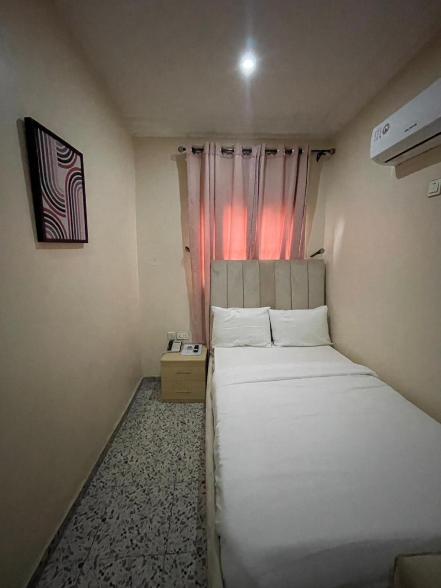 Nexus Xpress Hotel Абуджа Екстер'єр фото